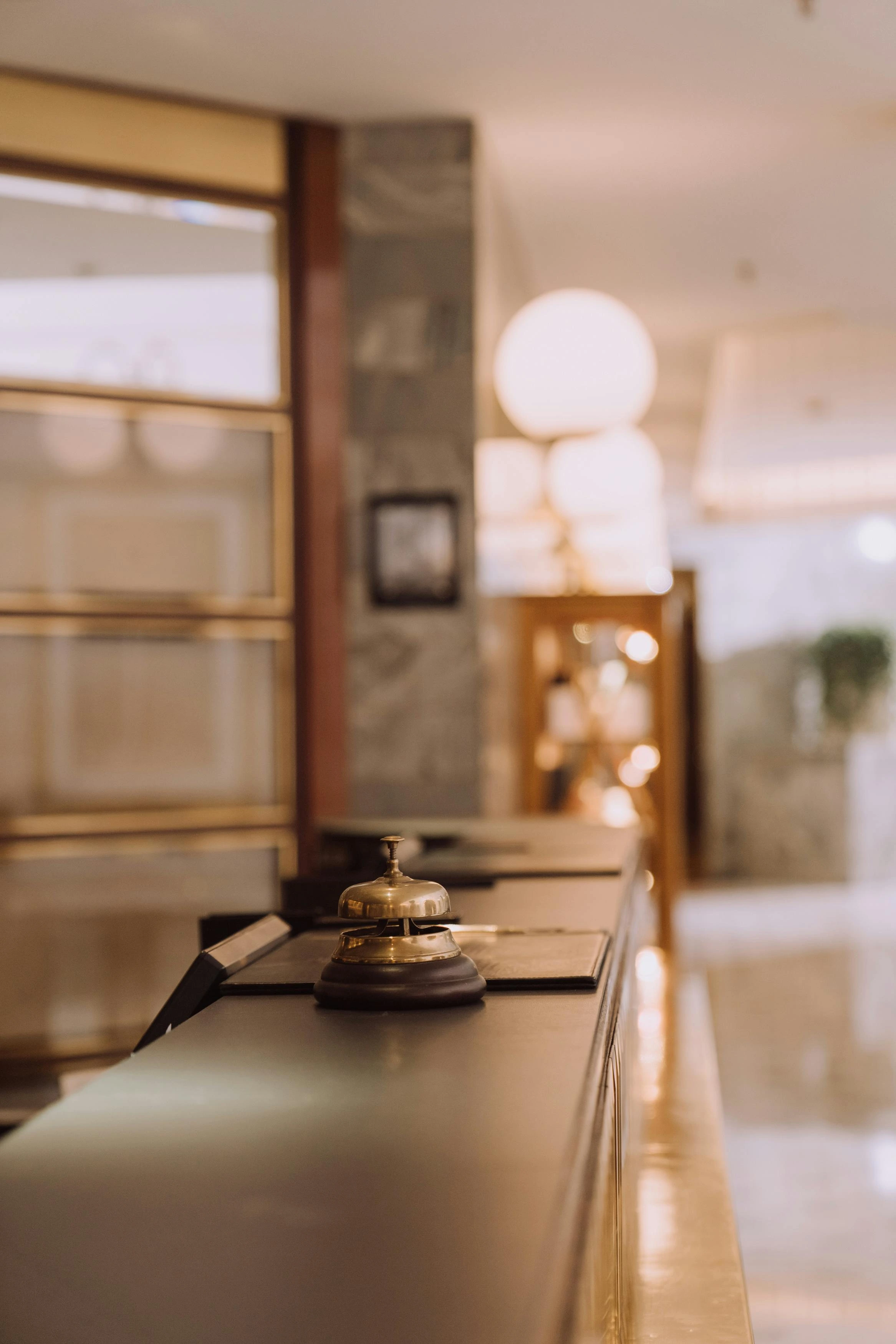 Recepción hotel de montaña familiar en Baqueira Beret — alojamiento Valle de Arán