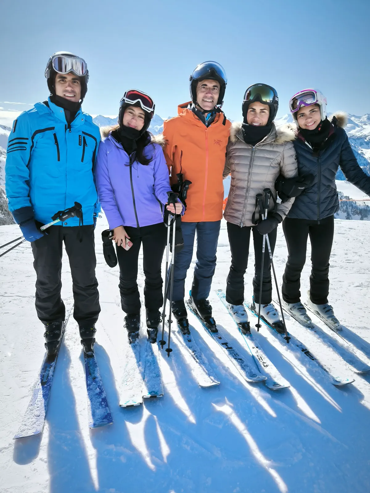 família toda a esquiar junta em Baqueira Beret — Alpine Ski Academy