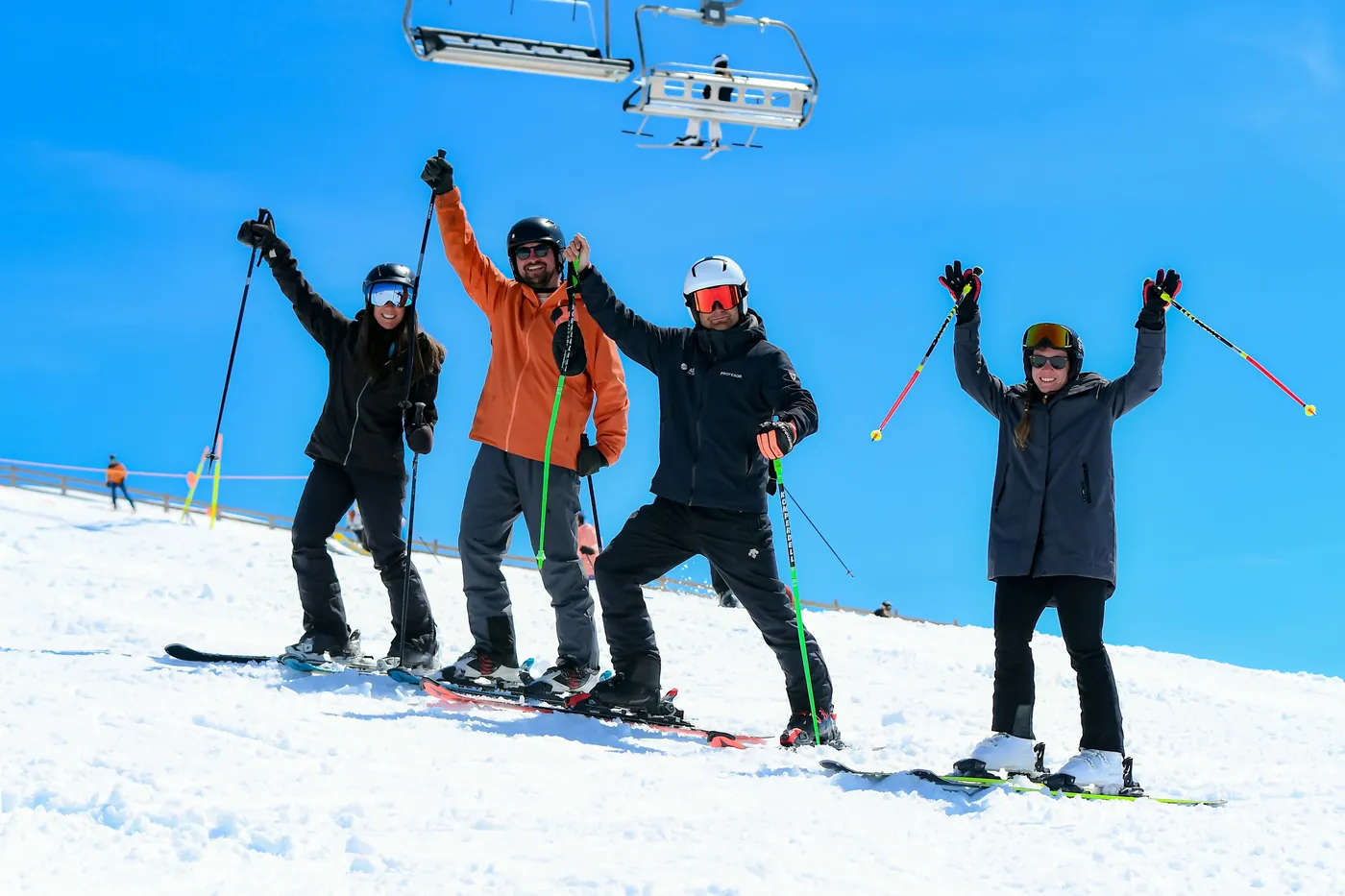 group of adult students with their instructor in a group lesson in Baqueira Beret — Alpine Ski Academy