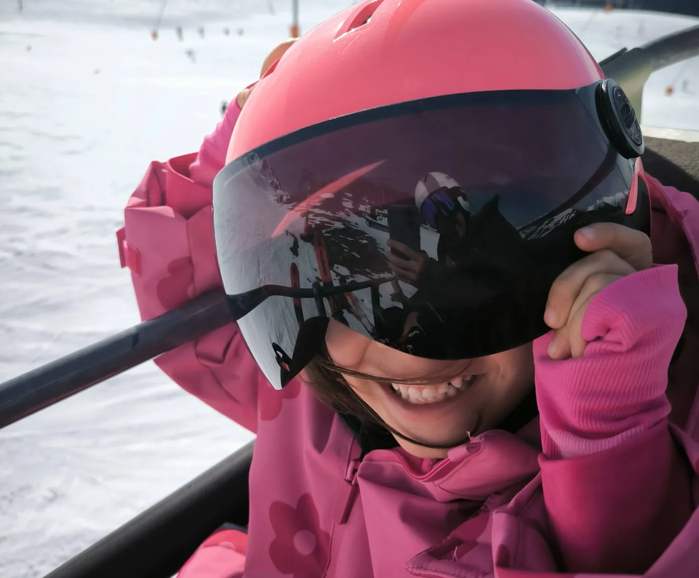 niña disfrutando de su clase de esquí en Baqueira Beret — Alpine Ski Academy