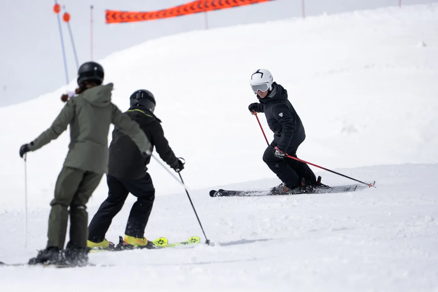 Cours particulier de ski en parallèle sur la piste Reina, secteur Beret, à Baqueira Beret — Alpine Ski Academy