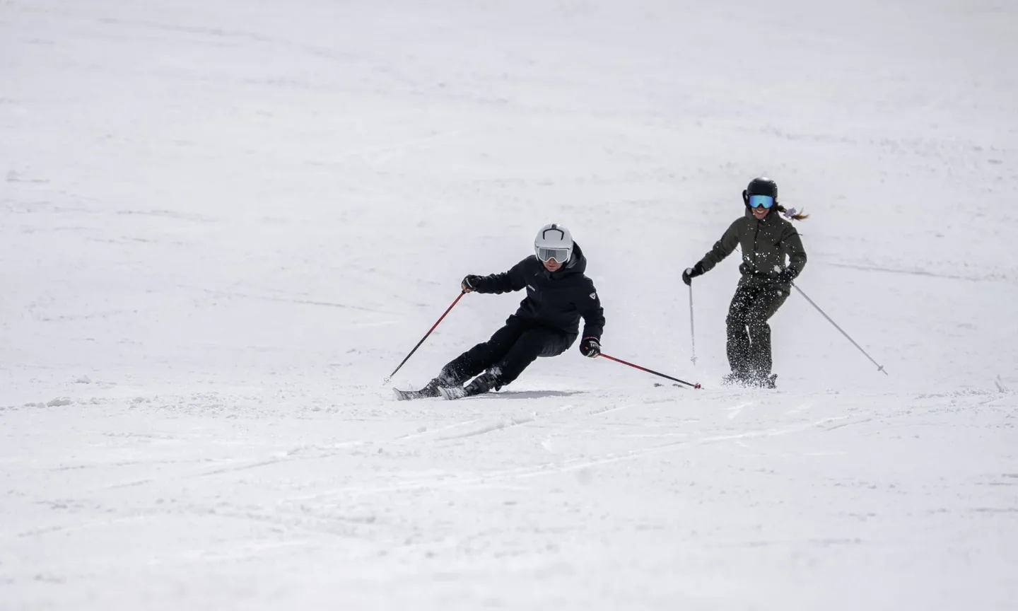 cours de ski de niveau avancé travaillant le virage coupé à Baqueira Beret — blog Alpine Ski Academy