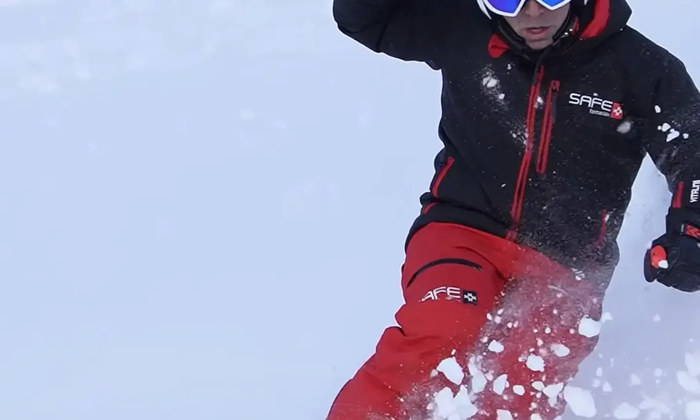 Víctor Puche esquiant neu pols fora pista a Baqueira Beret — Alpine Ski Academy