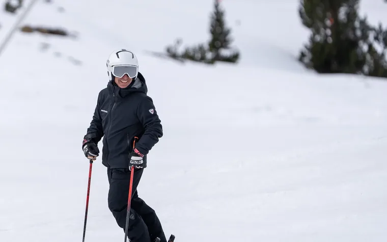 Víctor Puche Fita, TD3, skiant sur la piste à Baqueira Beret — Alpine Ski Academy