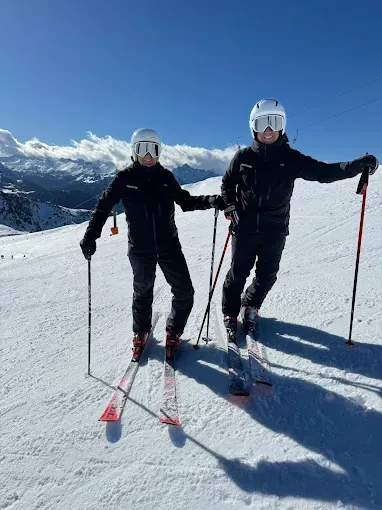 Emilio Fernando Gil y Víctor Puche Fita, cofundadores, en pista en Baqueira Beret — Alpine Ski Academy