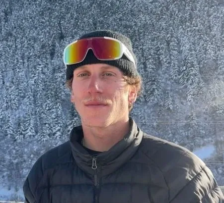 Sergi Mercadal instructor freestyle TD2 especialista snowpark Alpine Ski Academy Baqueira