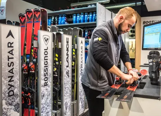 Aluguel de Equipamento de Esqui e Snowboard em Baqueira — Alpine Ski Academy