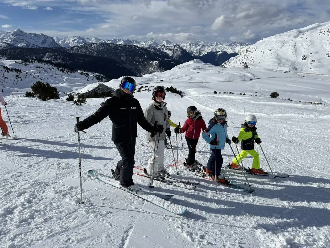 Clases de Esquí en Grupo para Niños en Baqueira — Alpine Ski Academy